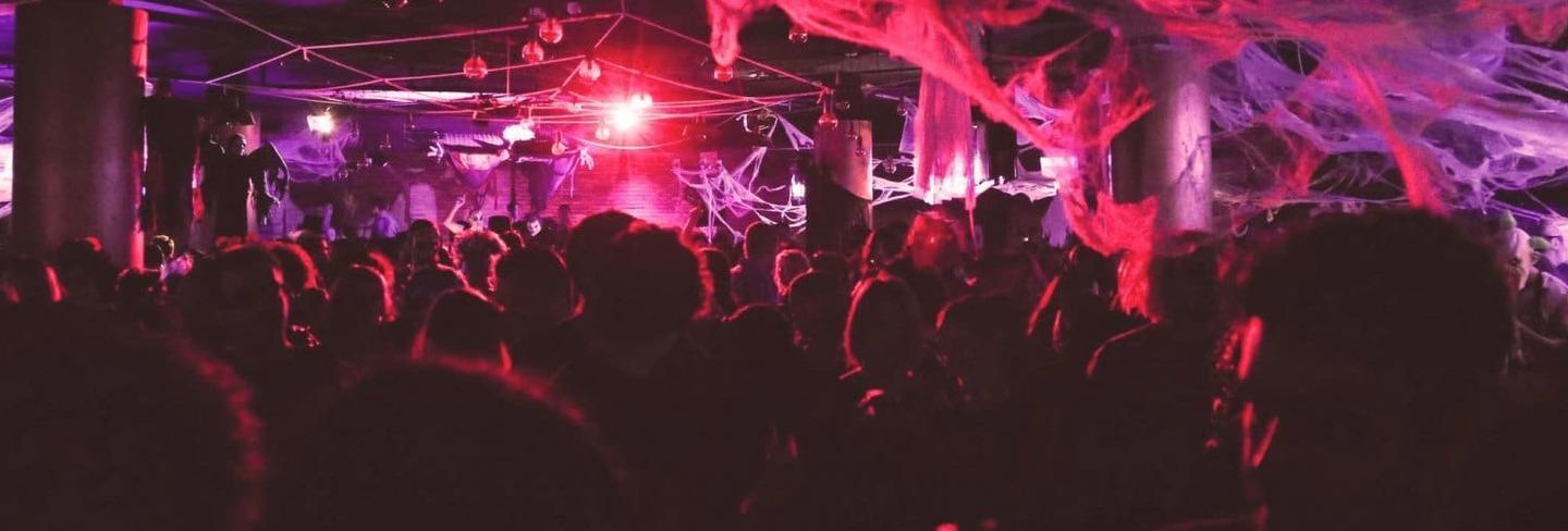 Discoteca abusiva con 200 ragazzini 