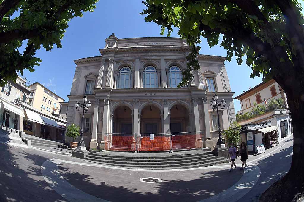 Il teatro Guglielmi oggi chiuso