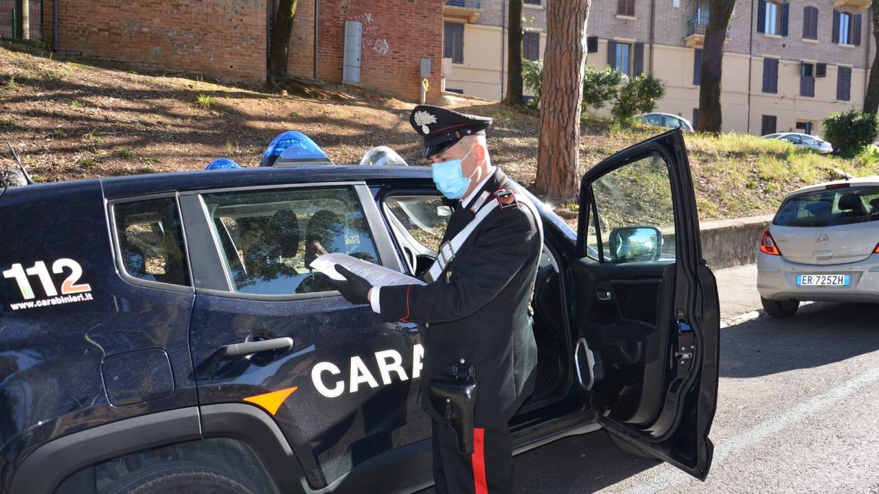 Scappa in auto davanti ai carabinieri a Senorbì: denunciato 26enne positivo all'alcoltest 
