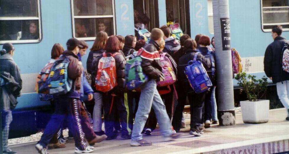 Uscite anticipate e corse spostate per risolvere i disagi degli studenti 