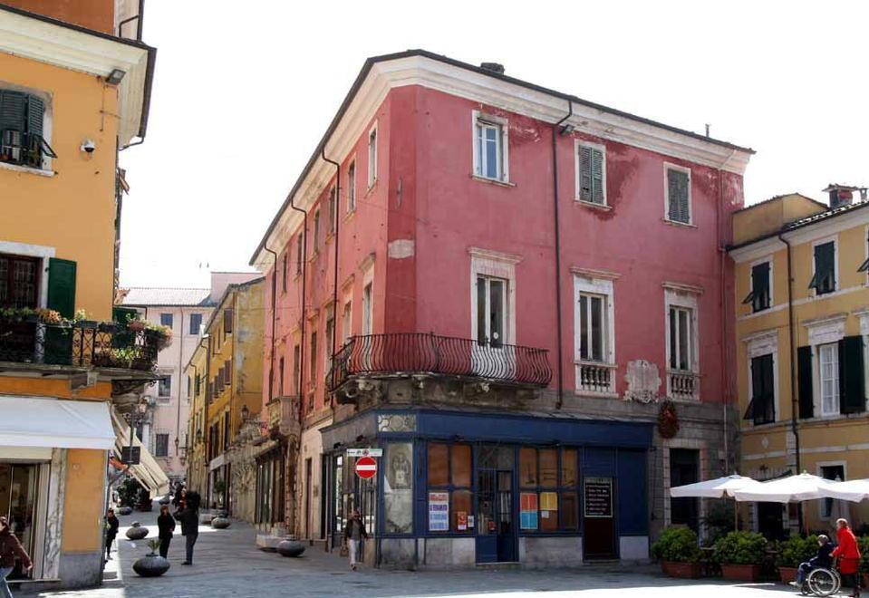 Le Accademie di Firenze e Carrara nel recupero di palazzo Pisani