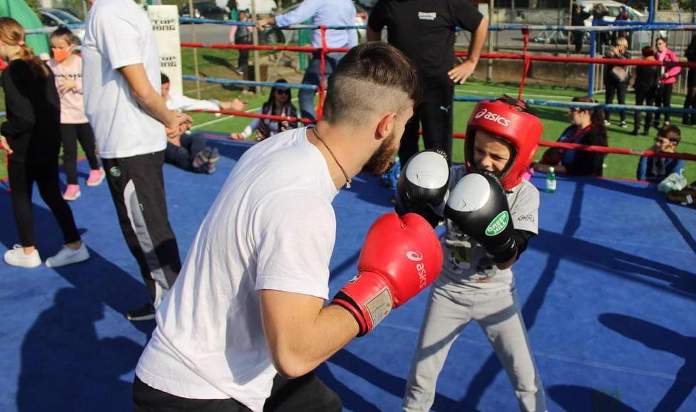 La boxe esce dalla palestra e conquista i più piccoli