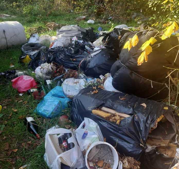Una discarica alla fine di via del Pelo Fratelli d’Italia chiede la bonifica 