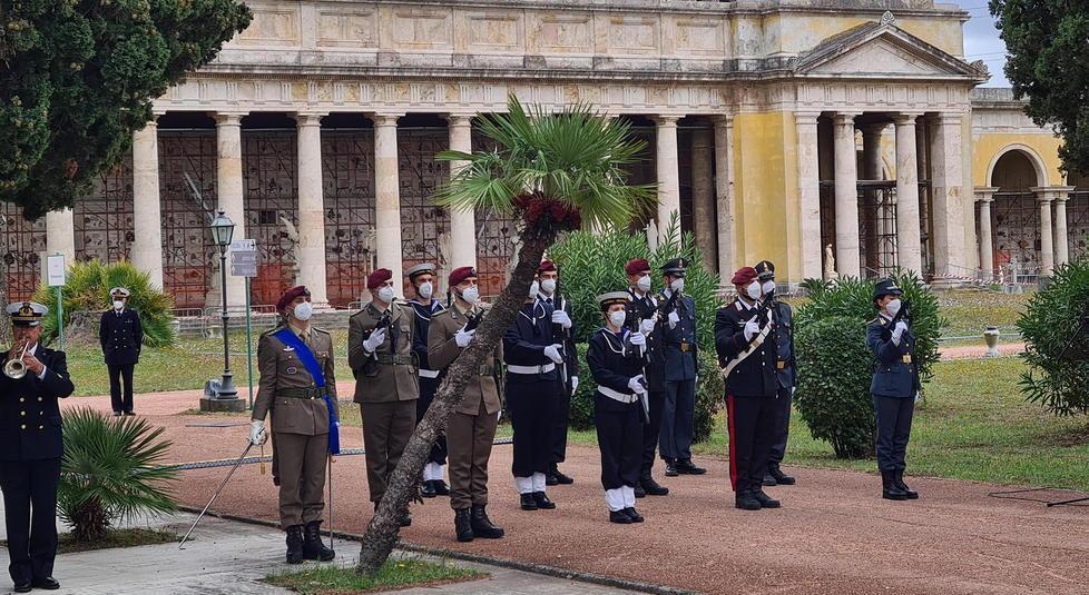 Le istituzioni omaggiano i Caduti