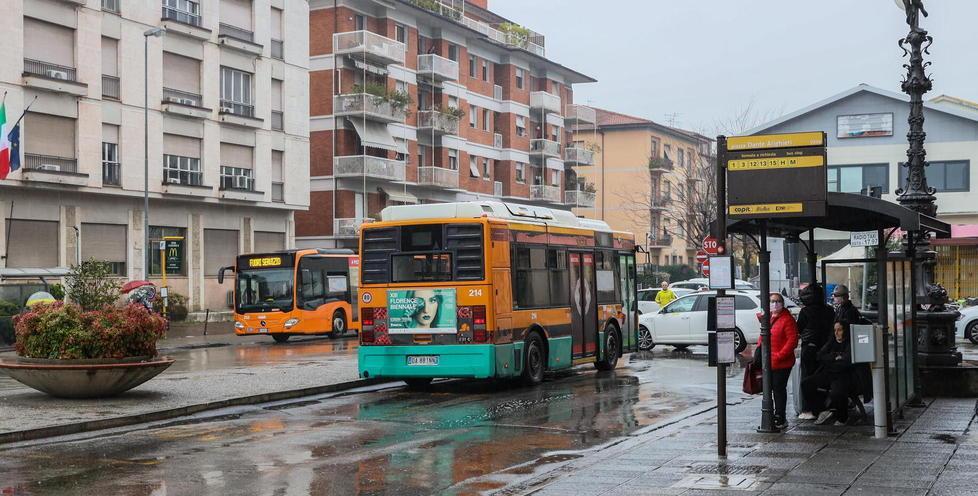 Decine di studenti sui bus senza l’abbonamento mensile 