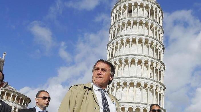 Davanti alla Torre di Pisa «Che bella, così pendente...»