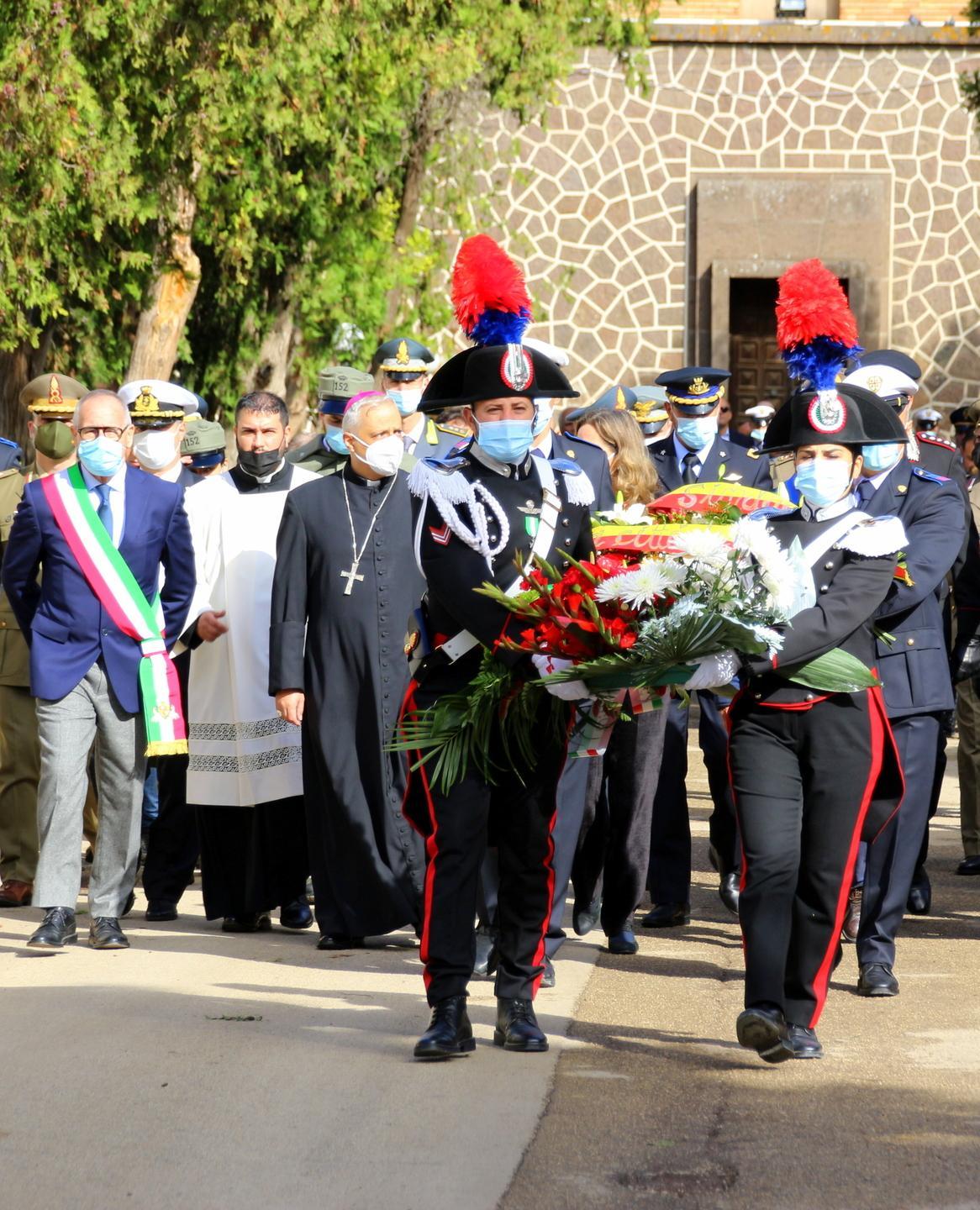 Al sacrario militare l’omaggio a tutti i defunti 