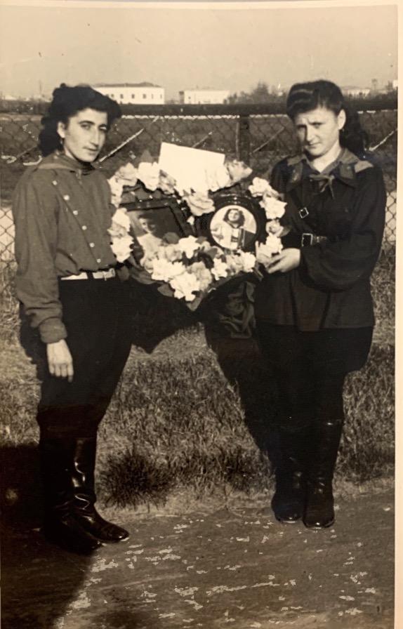 La tua storia/  Le Lucie e Ari, le ragazze modenesi chiedono pace, lavoro e istruzione  