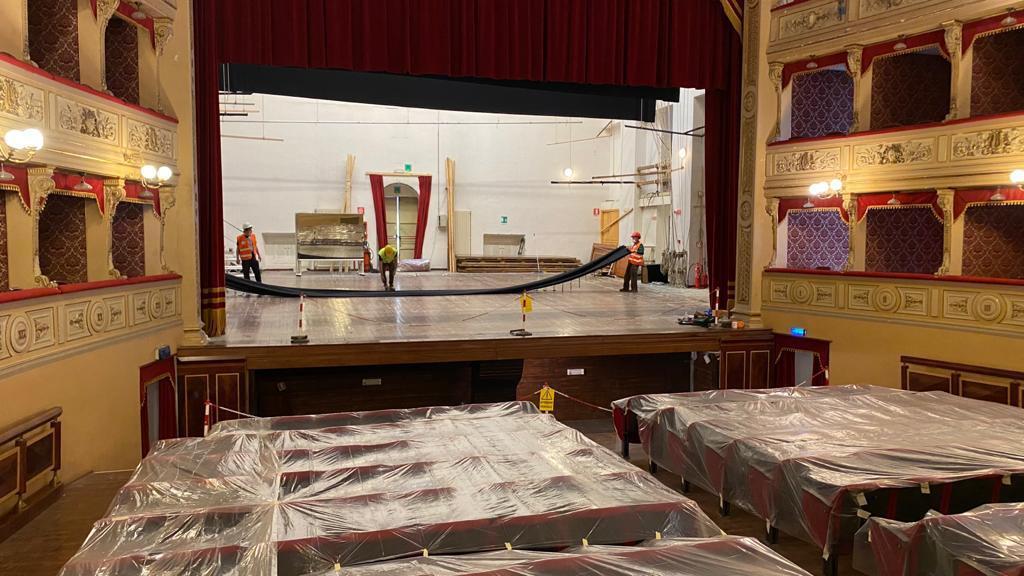 L'interno del teatro, che è ancora chiuso