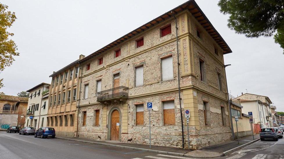 La palazzina che ha ospitato fino a qualche anno fa la sede dell’Empoli Calcio