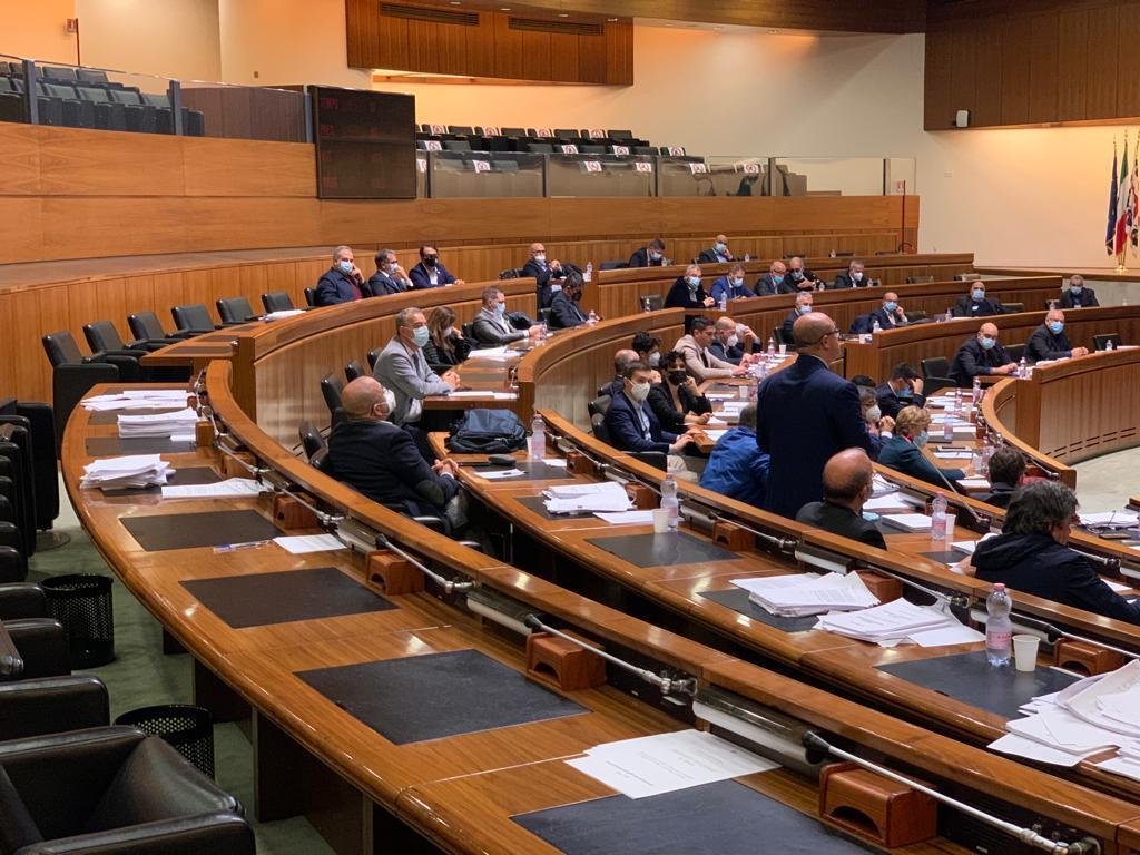 Sanità al collasso, l'Ats ai sindaci: "Assunti tutti i sanitari sulla piazza, ma 3mila hanno rifiutato" 