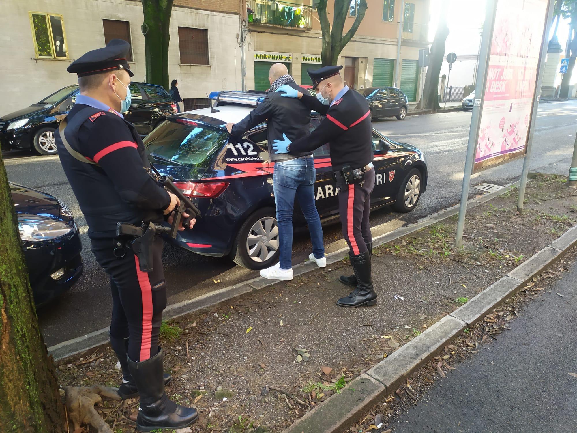 Eroina e cocaina pronta per le ordinazioni, pusher arrestato in Gad