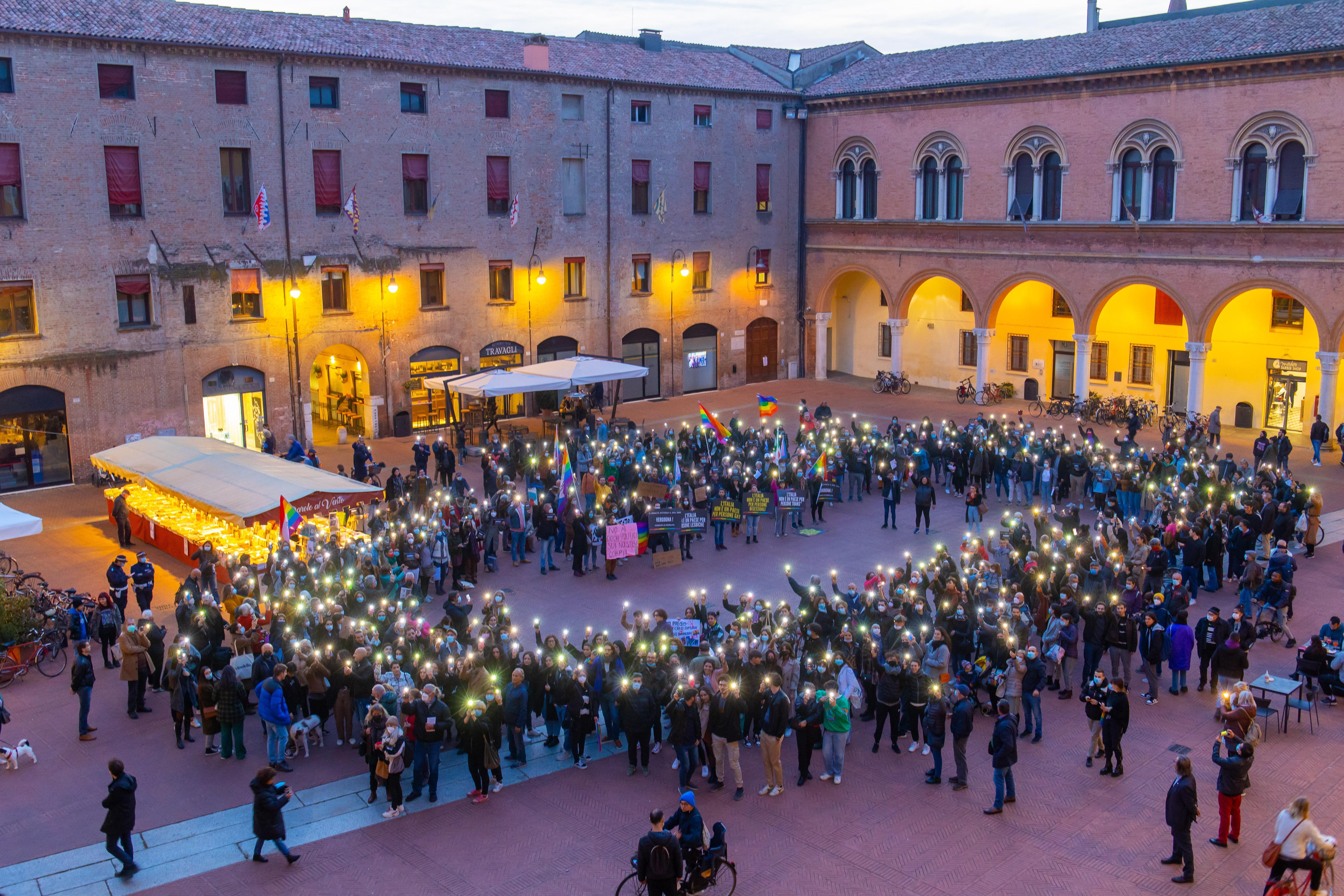Ferrara in corteo contro l'aggressione omofoba e filofascista 