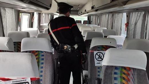 Positivo al virus trovato a viaggiare in bus Una coppia dentro al ristorante senza Pass
