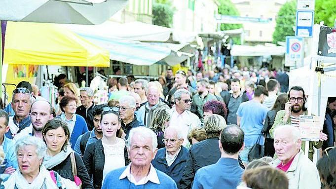 In centro torna Empolissima Banchi aperti dalle 8 alle 20