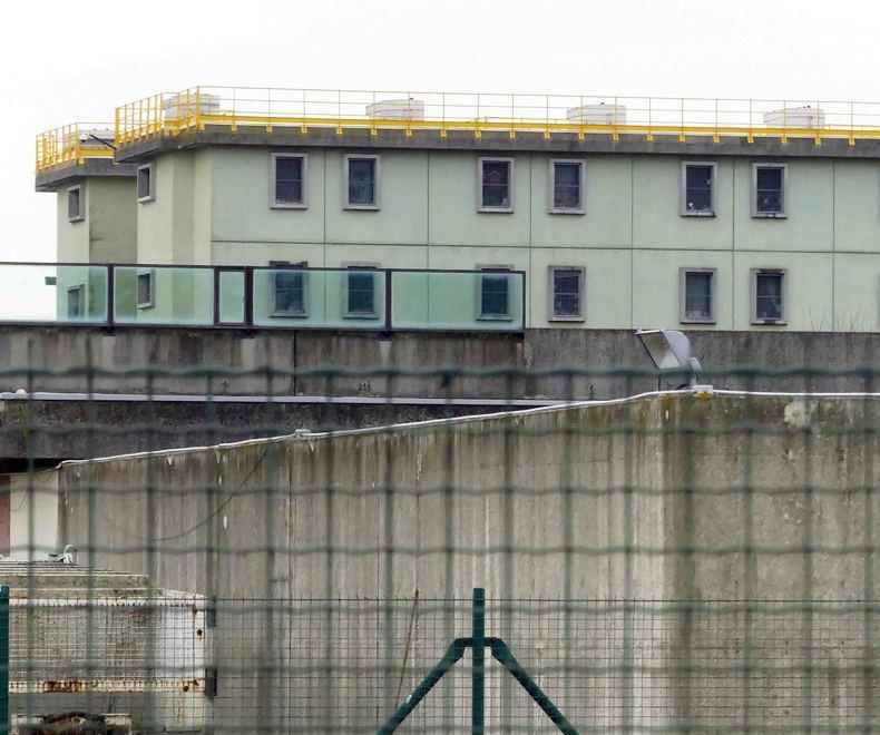 Cellulare in carcere Detenuto patteggia dodici mesi di pena 