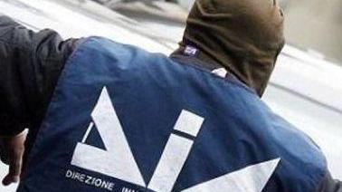 Sequestrati beni per un milione al commercialista che arricchiva il clan