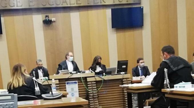 «Sono il marito, devi obbedire o ti uccido»