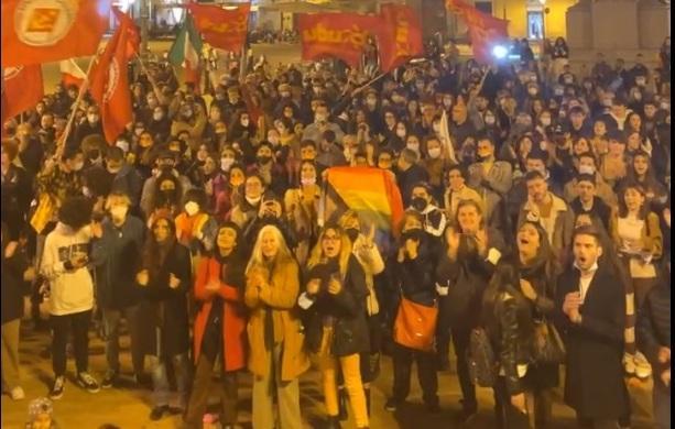 Diritti al cuore in piazza per il funerale al Ddl Zan 