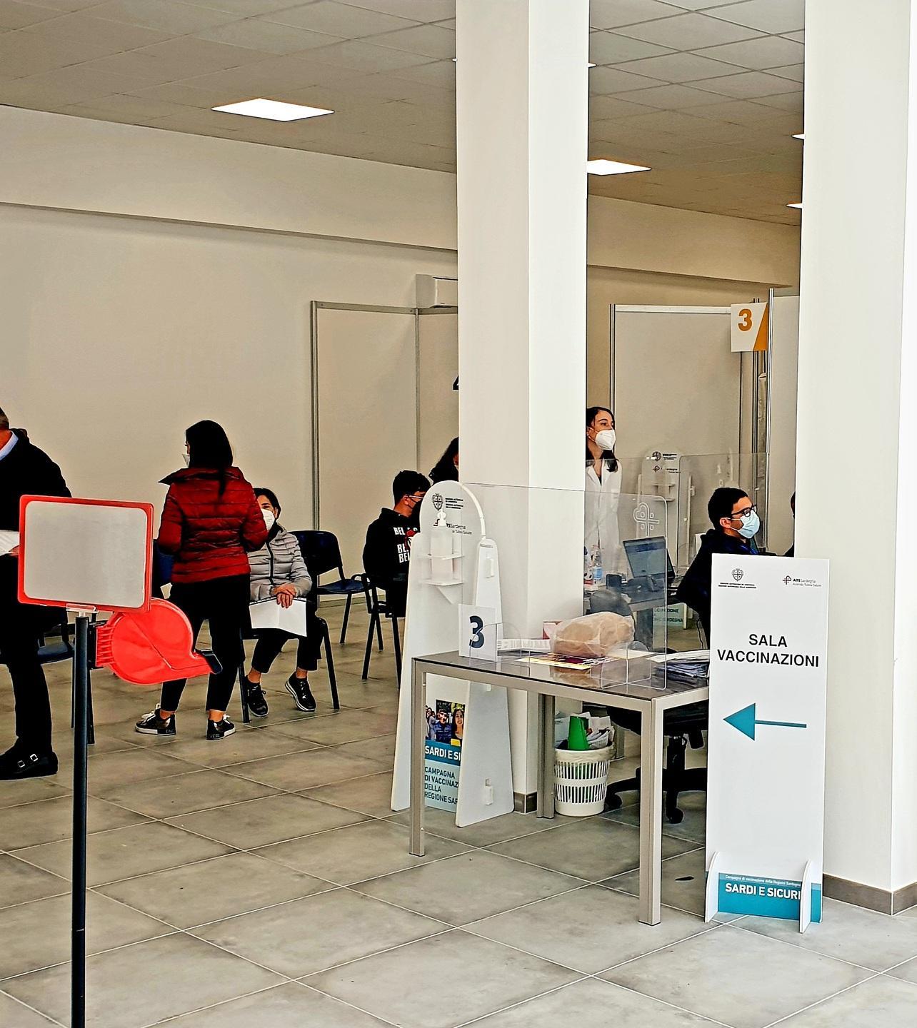 Vaccini: buona la prima l’hub parte con 500 dosi 