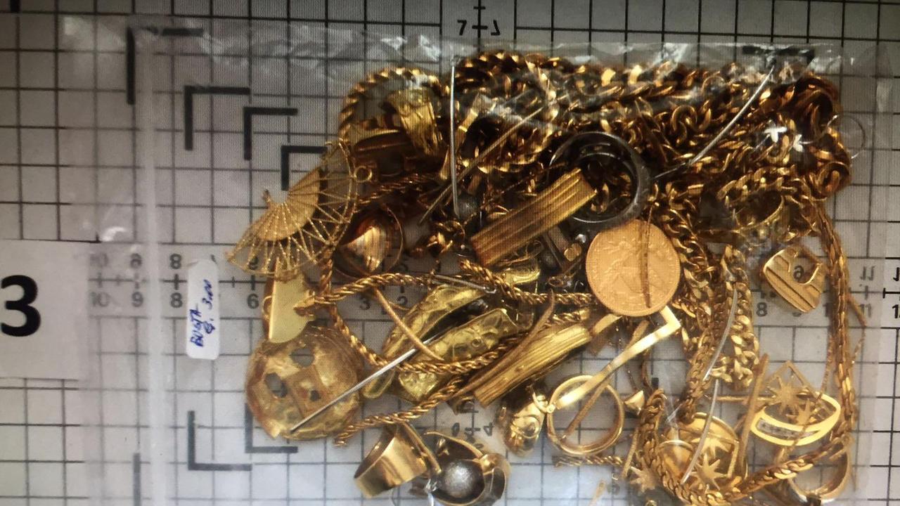 Prima i furti, poi la ricettazione nei "Compro Oro": arrestata imprenditrice