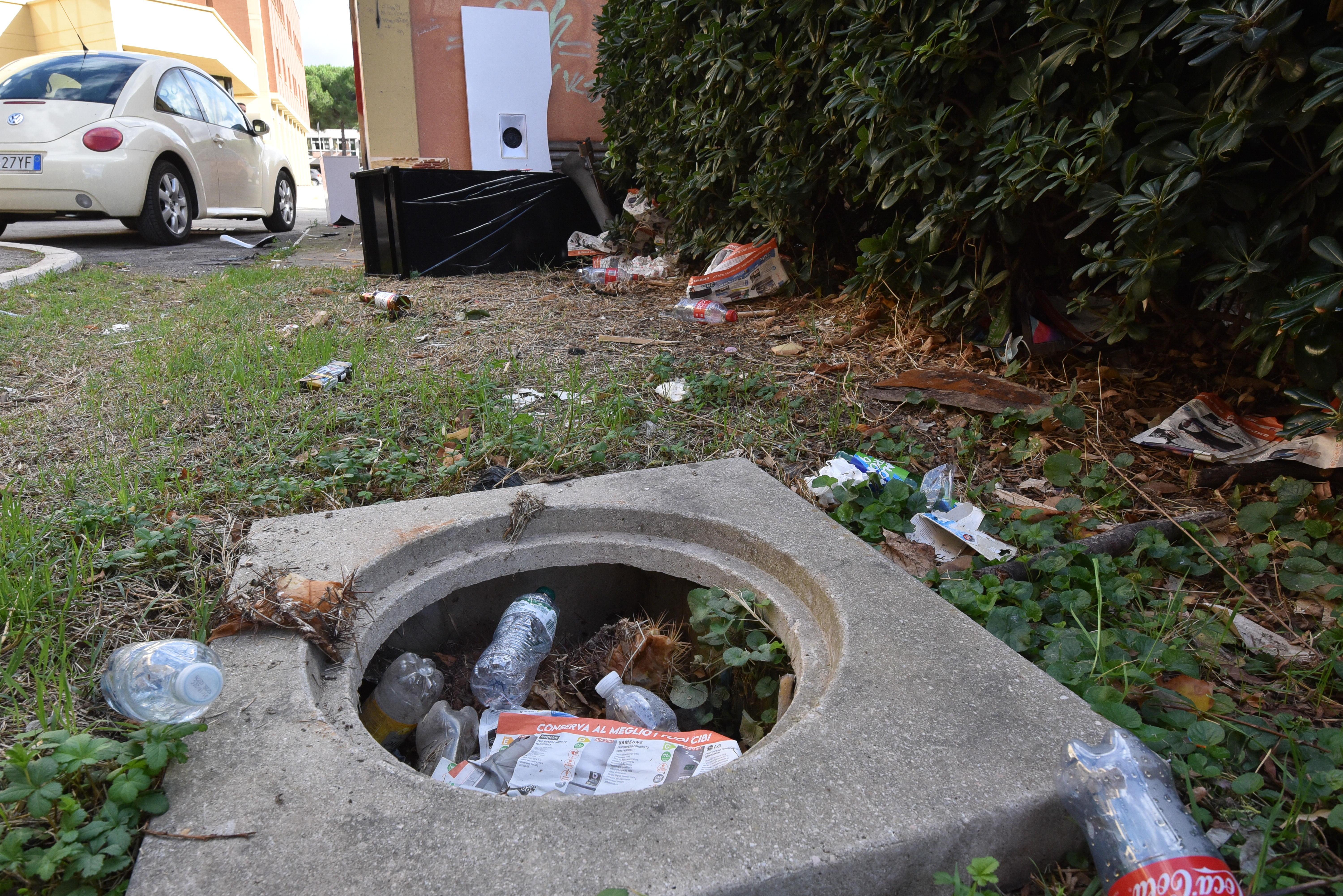 Il nostro viaggio nel quartiere Gorarella, tra degrado e sporcizia. Negozi che chiudono e commercianti esasperati (Fotoservizio a cura di AgenziaBF)