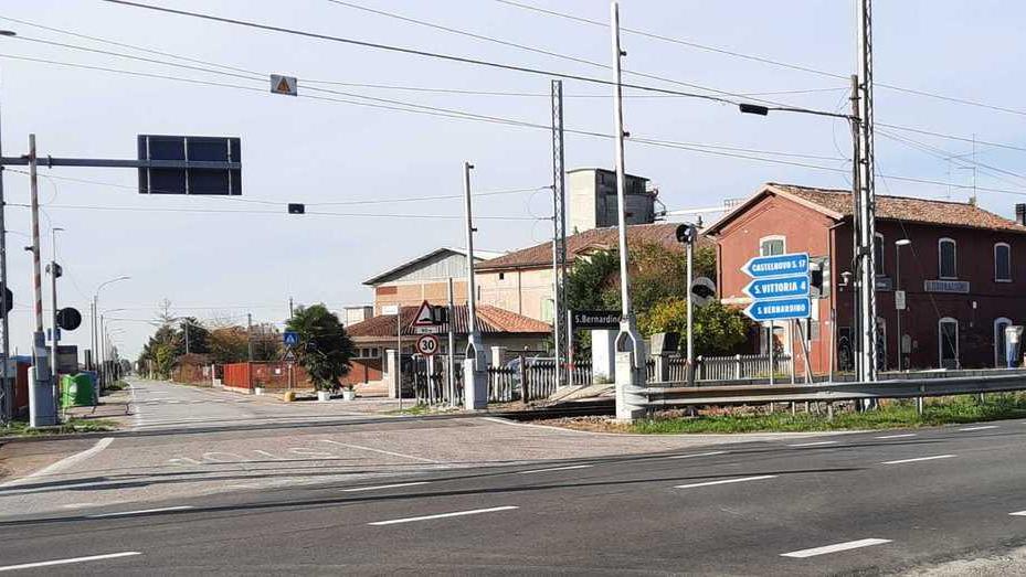 Con il progetto di sovrappasso San Bernardino rischia la fermata