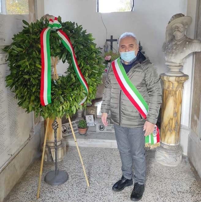 Il sindaco omaggia i Caduti