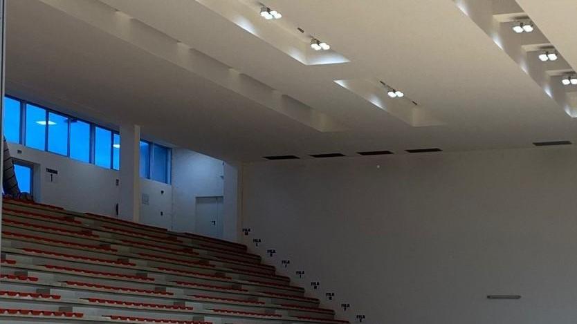 Piove dal tetto del nuovo palasport