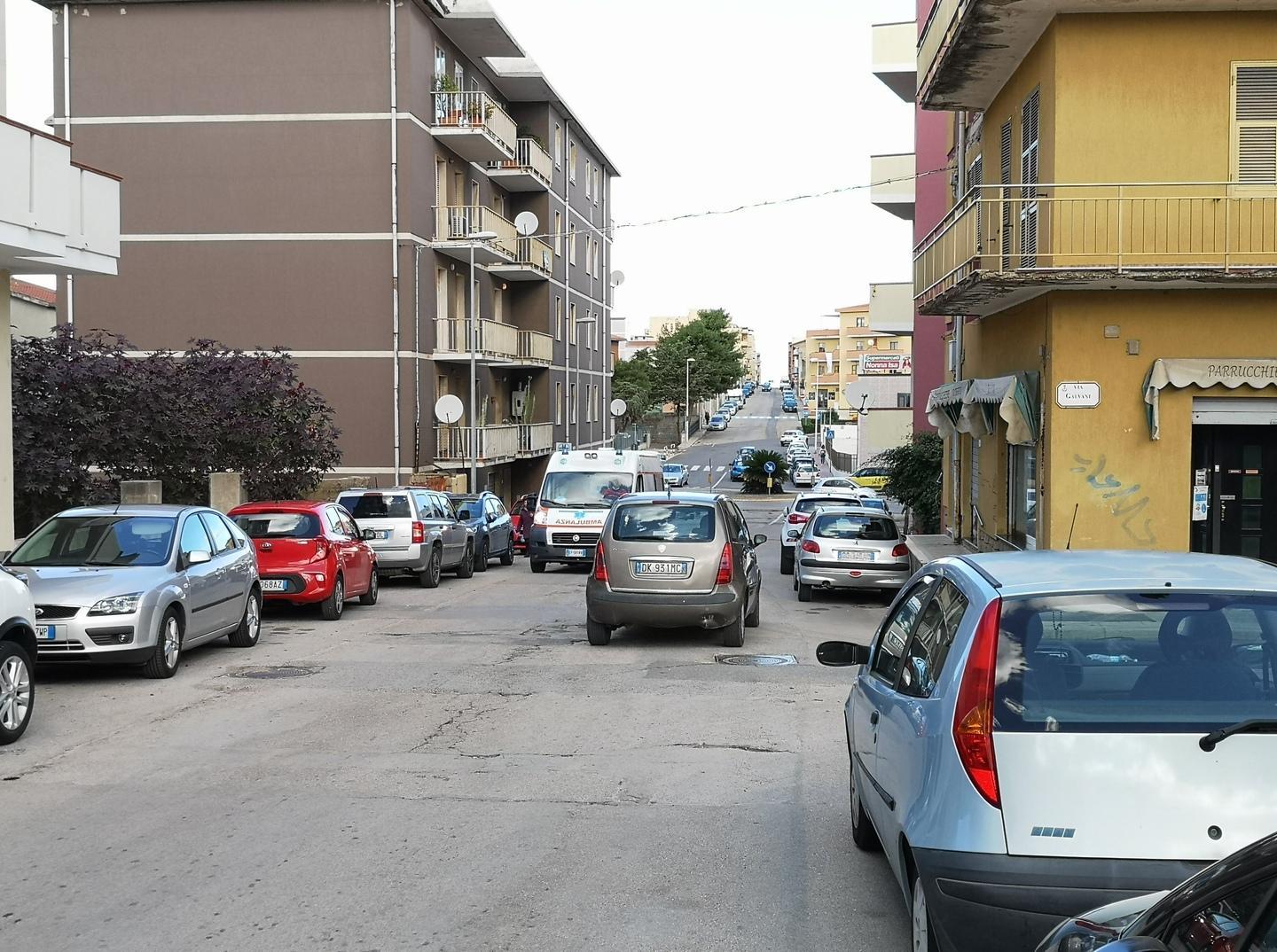 Sosta selvaggia in via Principe di Piemonte 