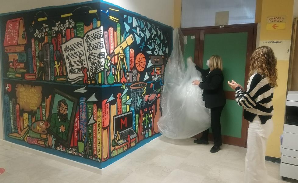 Modena. Istituto Barozzi, i sogni spiccano il volo con i murales delle studentesse 