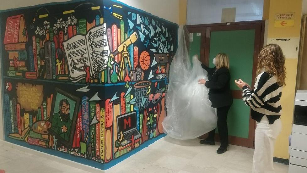 Modena. Istituto Barozzi, i sogni spiccano il volo con i murales delle studentesse