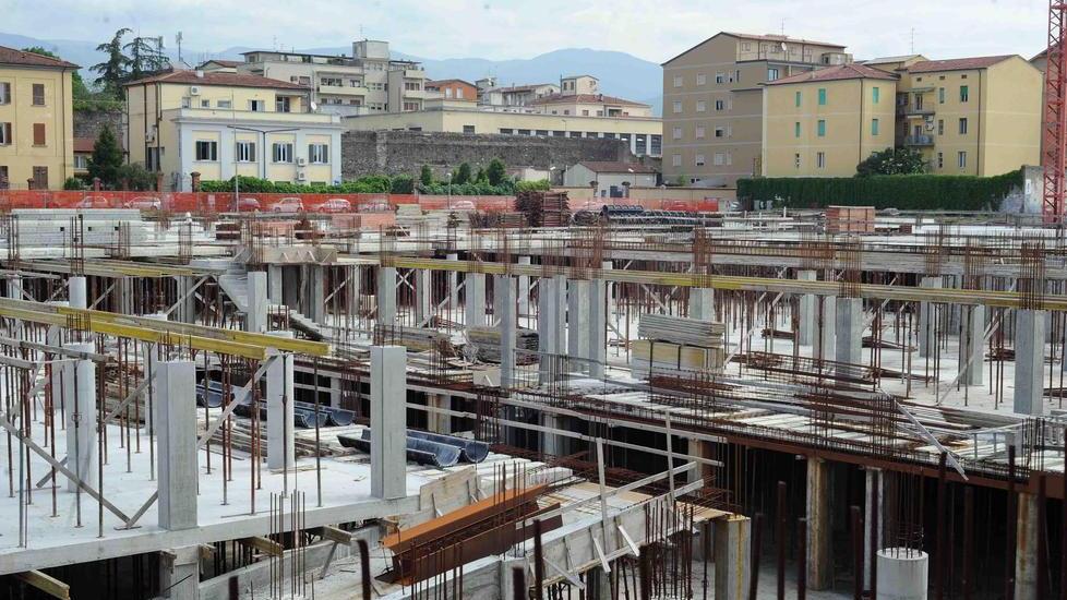 Il parccheggio parzialmente realizzato, cuore del cantiere ex Breda