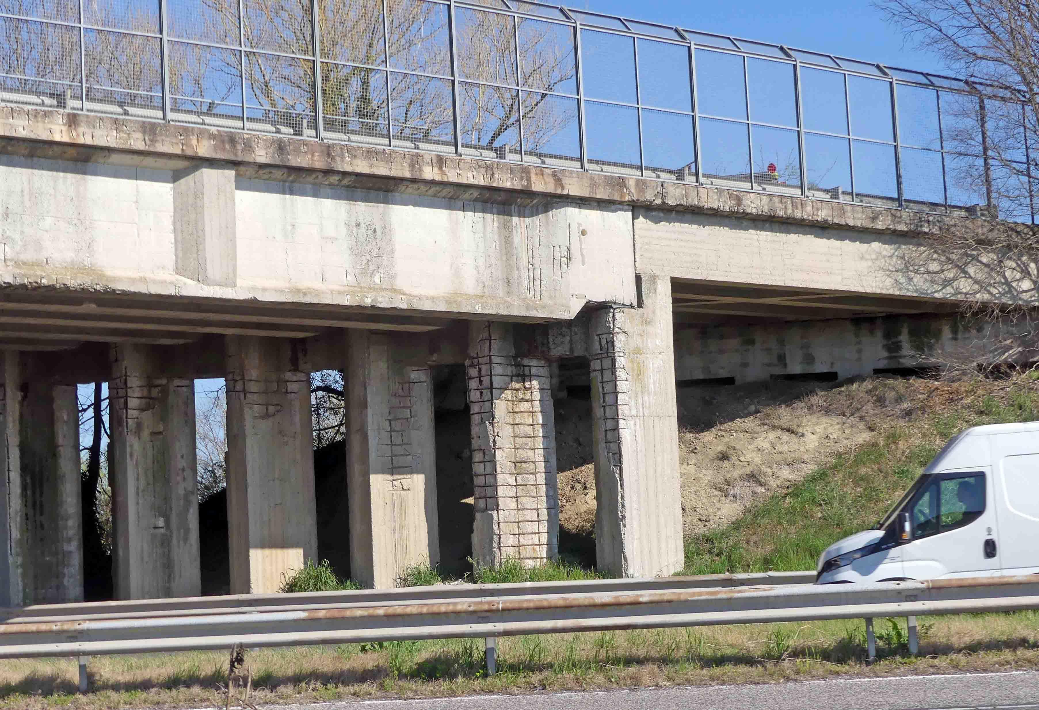 Lavori, chiusura al traffico del ponte sulla Superstrada
