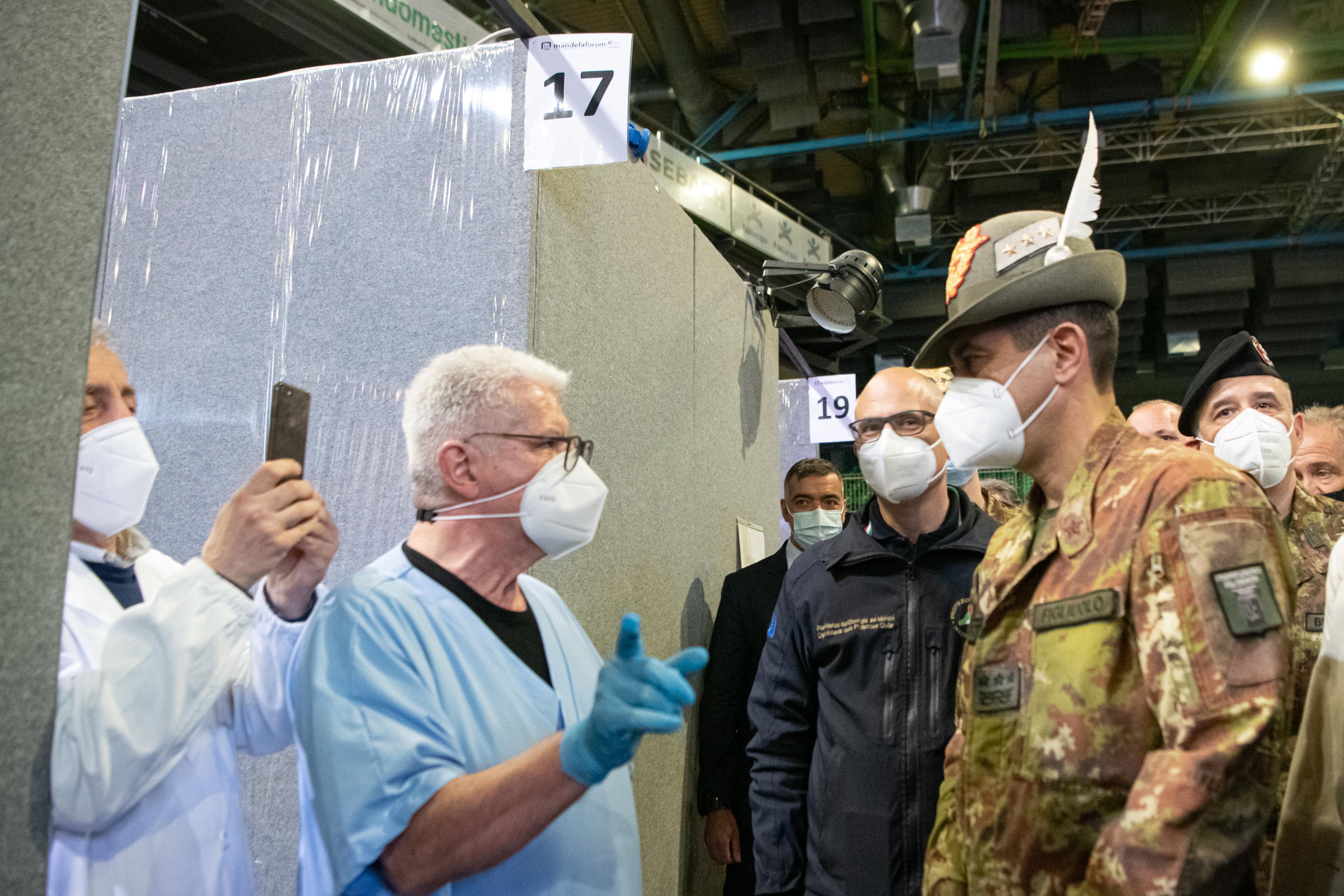 Covid, la terza dose sarà per tutti