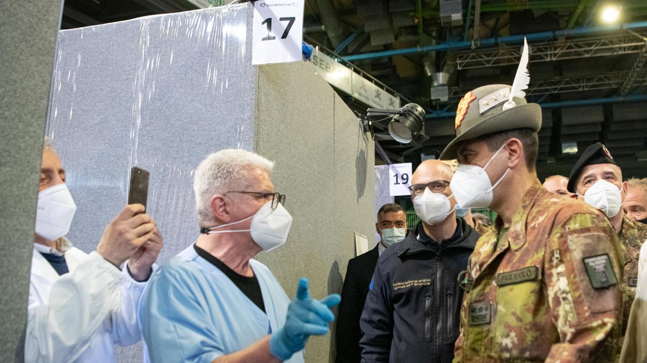 Covid, la terza dose sarà per tutti