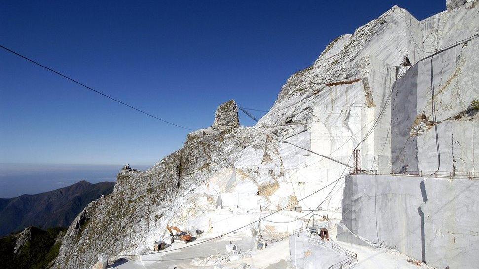 Il Comitato: «Altissimo, le cave non tornano in mano alla Henraux»