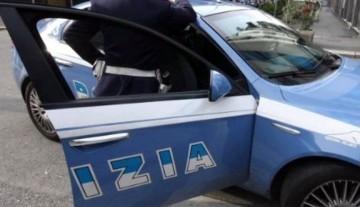 Calci e sputi agli agenti Ventottenne ubriaco arrestato per resistenza