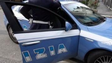 Calci e sputi agli agenti Ventottenne ubriaco arrestato per resistenza