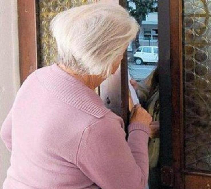 Marcella, 80 anni, caccia il ladro «Macché maresciallo, se ne vada» 