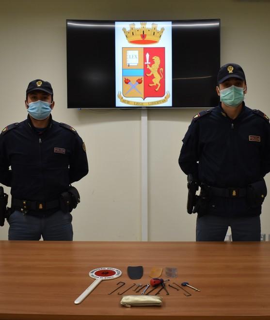 Due aspiranti ladri arrestati dalla polizia 