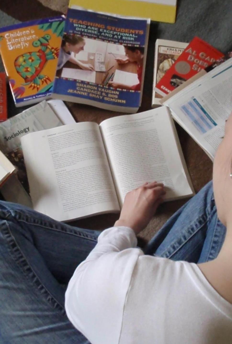 Disponibili i buoni libro e le borse di studio