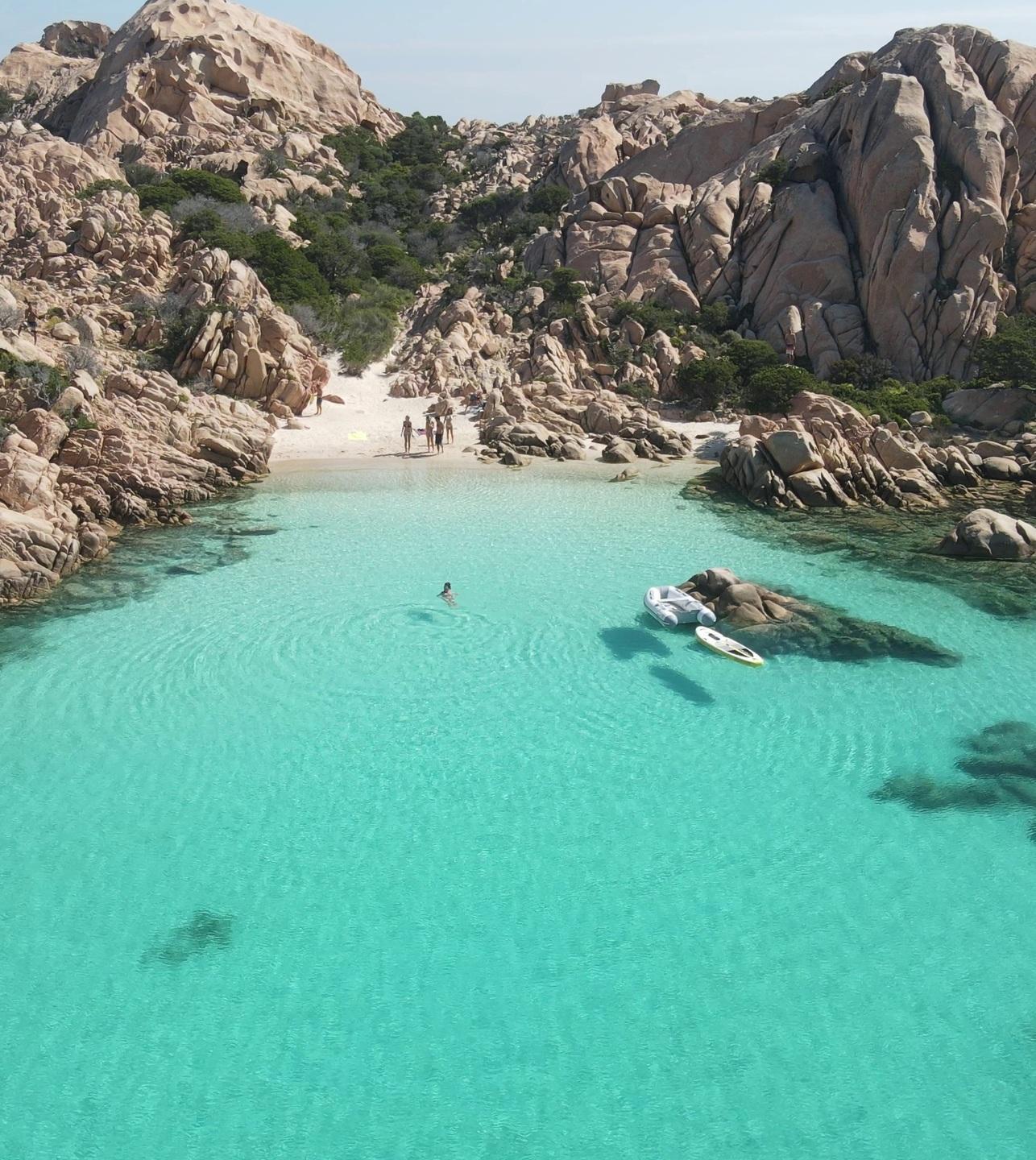 Cala Coticcio vista dal drone