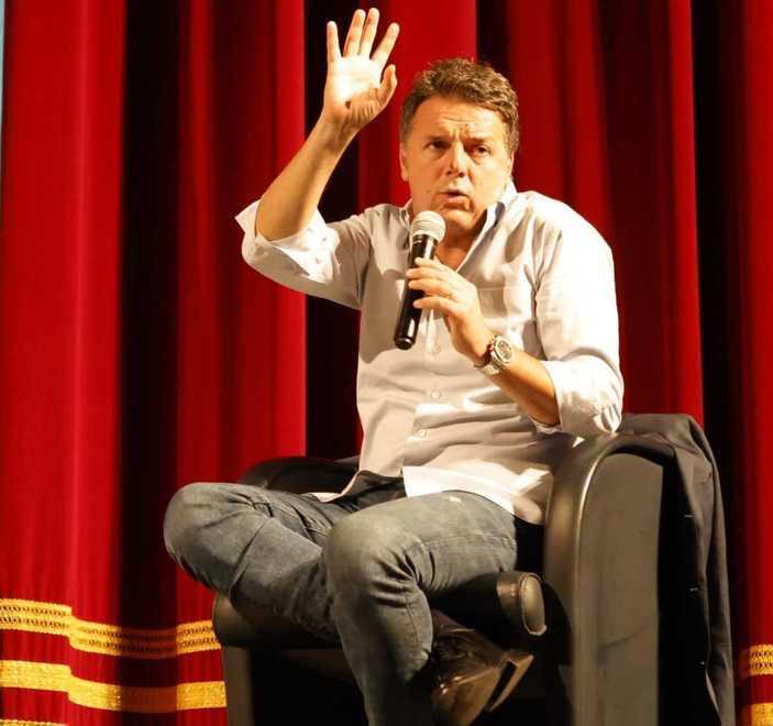Pubblicato il conto corrente, Renzi indignato: violata la legge 