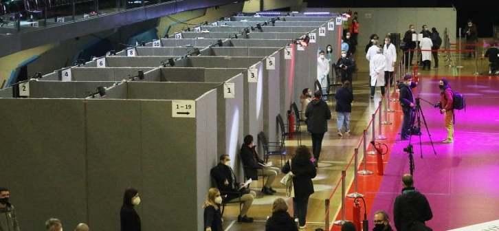 La vaccinazione anti-Covid al Mandela Forum di Firenze, il più grande della Toscana