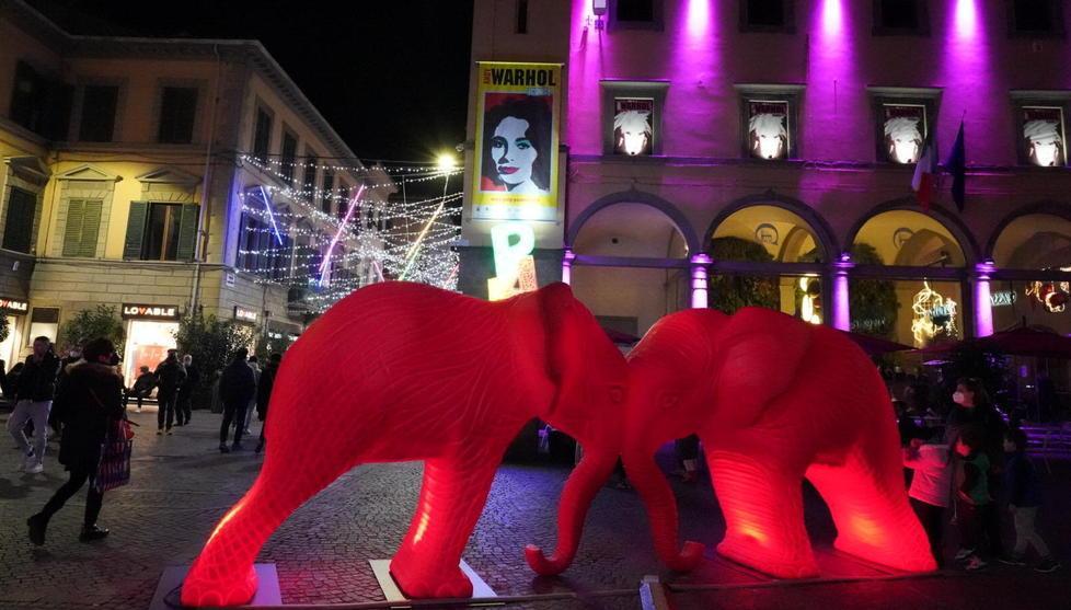 Colori, passione e futuro: Pontedera illumina il Natale della ripartenza - Foto