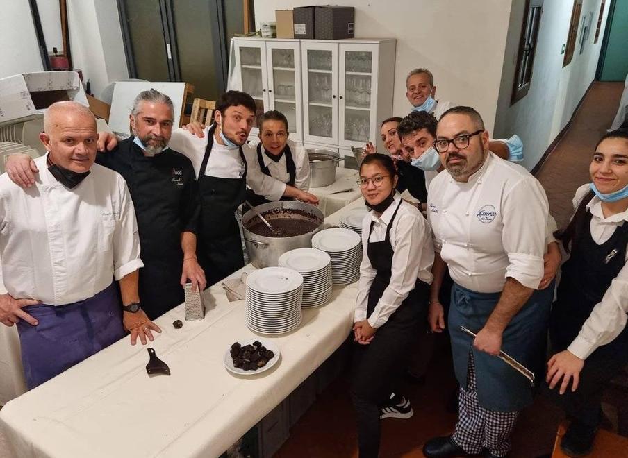 Alleanza ai fornelli: 5 chef cucinano insieme per la ripartenza 