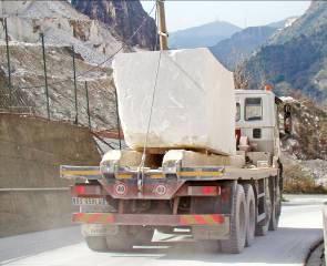 Trasporti eccezionali, nuove regole Preoccupazione per i tir con i blocchi 