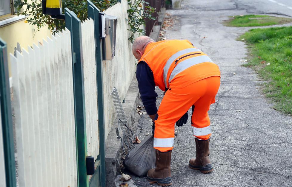 Rifiuti, sos dei sindacati «Ci negano lo sciopero» 