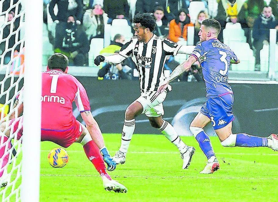 La Juve non incanta ma batte la Viola Nel finale il gol-beffa di Cuadrado 